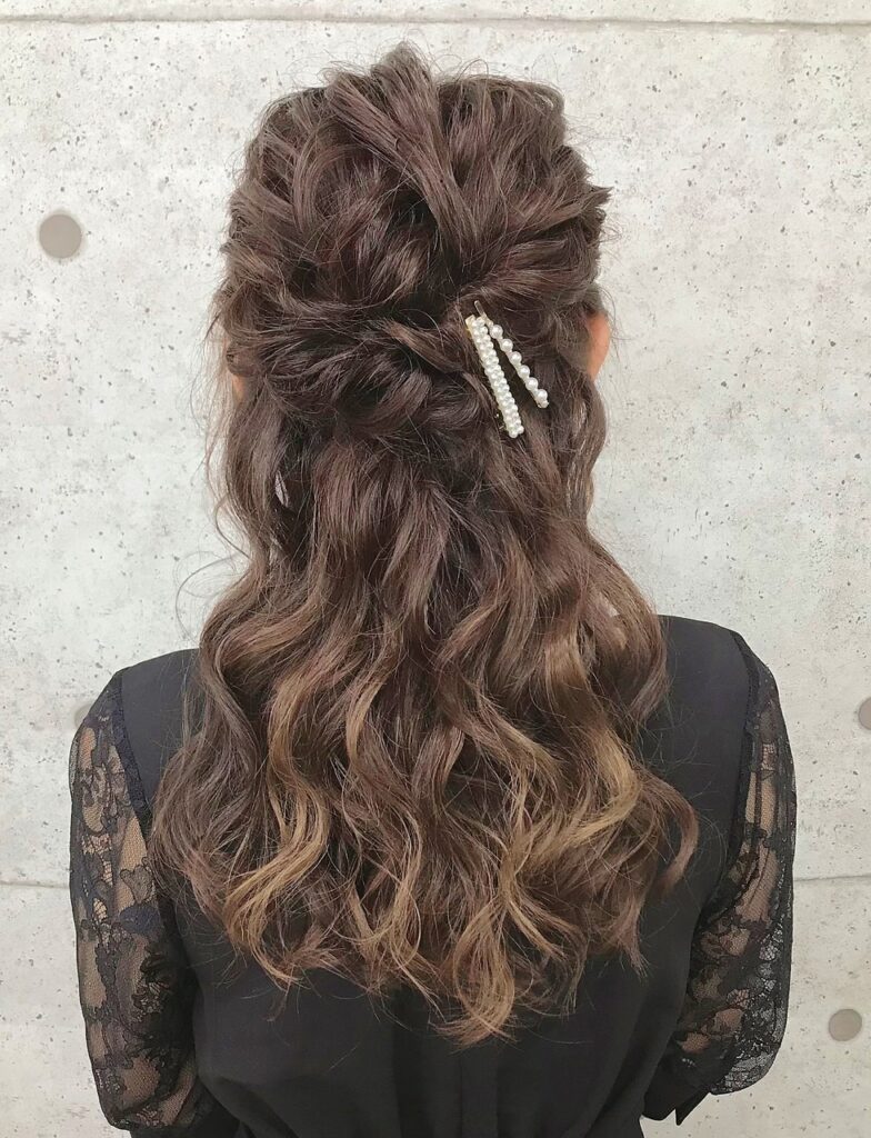 ウェーブのハーフアップ