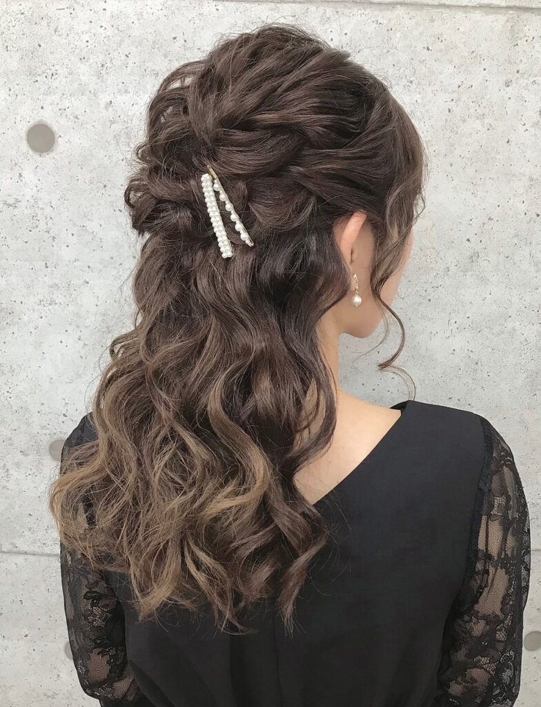 ウェーブのハーフアップ