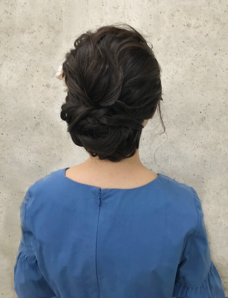 上品なニュアンスのアレンジヘア