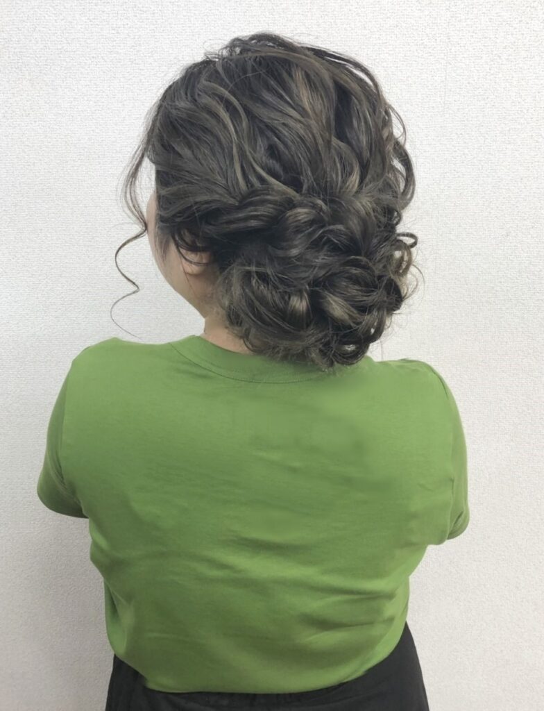 ルーズアップヘア