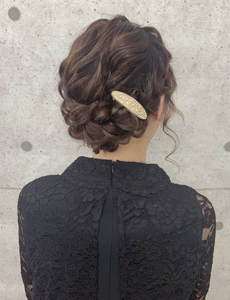 ルーズな編み込みヘア