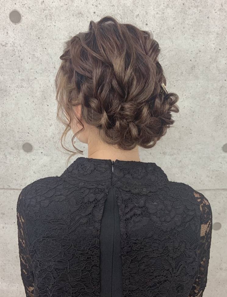 ルーズな編み込みヘア